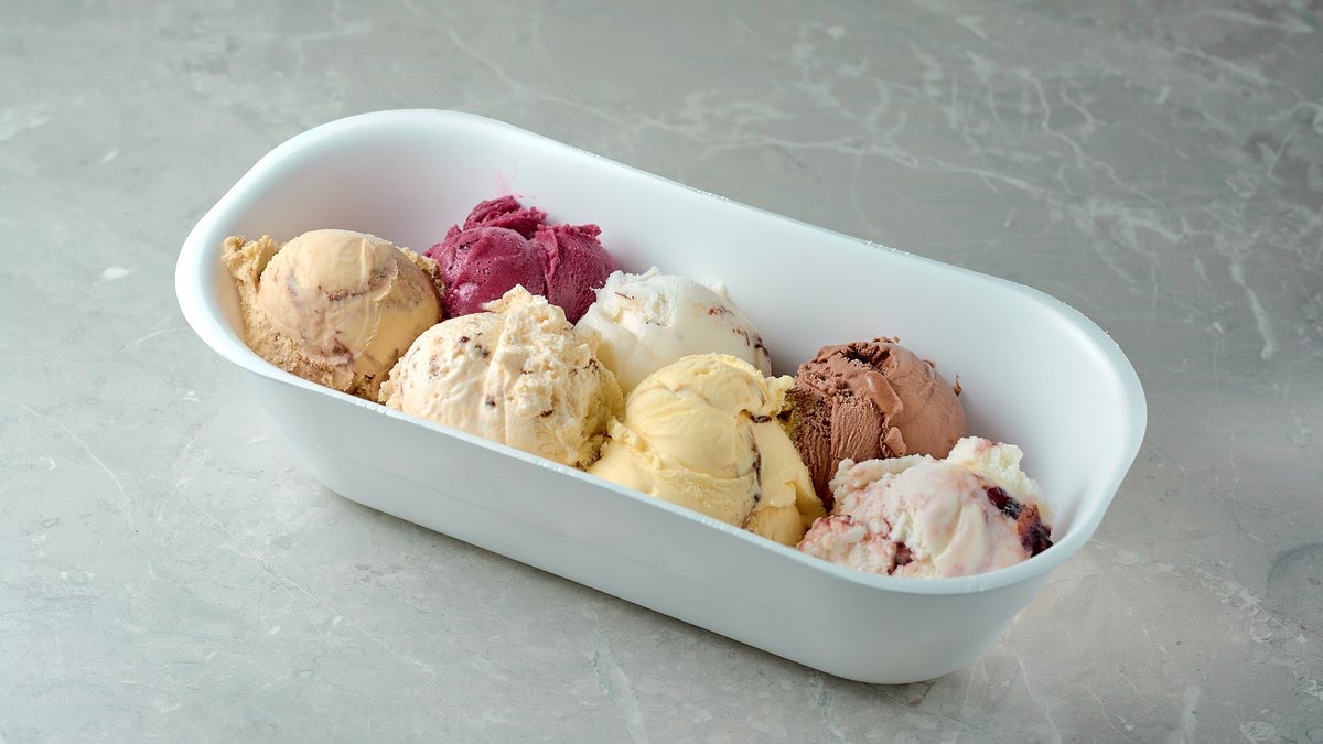 Μεσκλιές ζαχαροπλαστείο Τήνος by null