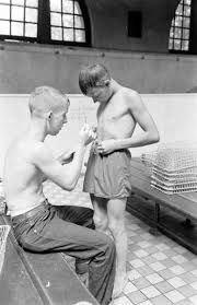 nudist  boy |少年ヌーディスト の写真素材・ストックフォト - 123RF