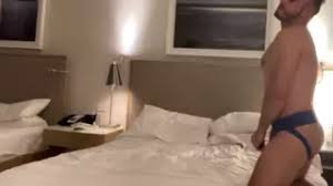 Negro malhado transando com urso gay no dark room da balada jpg x Urso interior