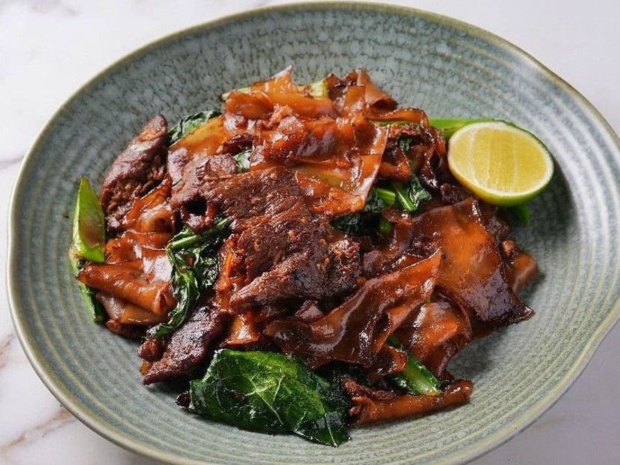 Pii Nong Thai Yonge - Eatery & Experience by null