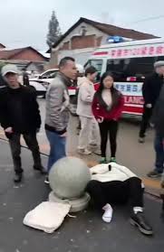 小学女厕偷拍|辽宁铁岭一私家车冲进医院致1死1伤警方通报_广州日报大洋网