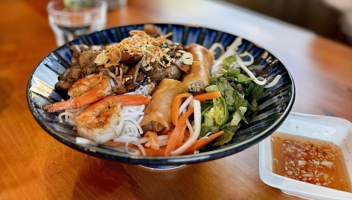 Mẹ Và Con Vietnamese Kitchen by null