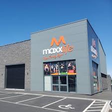 Maxx shiny navy black angle jpg x Life maxxx