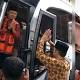 Polisi Tangkap Lima Oknum Suporter Persib yang Lempari Bus Wali ... - Tribunnews