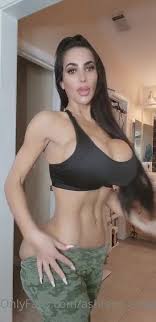 Big tit bombshell bimbo body excites her jpg x Bimbo big tits