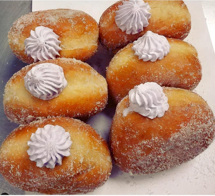 Gwenie's Pastries by null
