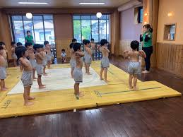 幼稚園 裸|冬に「裸のマラソン」をする日本の幼稚園児_新華網日本語