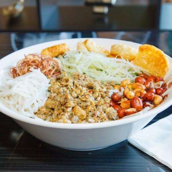 Hue Oi Vietnamese Cuisine by null