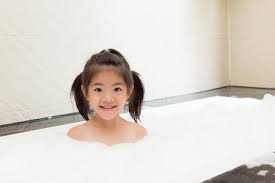 中国 女子小学生 お風呂|お風呂 子供 女の子 アジア人】の画像素材 | 美容・ライフスタイルの写真素材ならイメージナビ