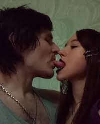 Hot couple tongue sucking jpg x Tongue sucking