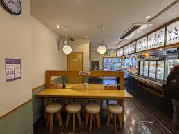 tokyohot 183|🚩函館市 1泊2日の旅（DAY1）👣／ 函館空港から車で約15分🚗💨 1日目は、函館の海の幸を堪能し、絶景巡る旅をご紹介します🌟  ーーーーーーーーーーーーーーーーーーーーーーーーーーー ↓函館空港から車で約15分 📍13:00 #函館朝市  電話：0120-858-313（函館朝市協同組合 ...