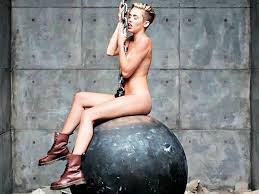 Cc up uzarhwx ibolu qaxu jpg x Miley cyrus video