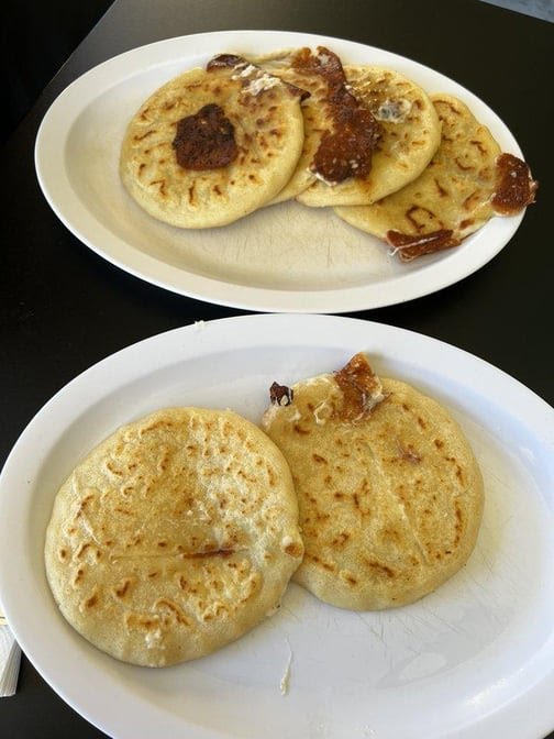 Los Cheros Pupuseria by null