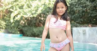 девочки в плавках