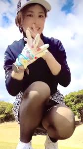 女子ゴルファー　しゃがみ画像|何してるのーーー?? 菅沼菜々が試合中に見せた“謎行動”の理由にファン納得 「この時期だからね」 | ゴルフのニュース｜総合ゴルフ情報サイト