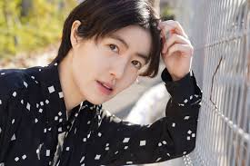 逆さ撮り　老熟女|滞仏日記「愚痴だらけのネガティブ父ちゃん、登場。いやはや、愚痴る愚痴る」 | Design Stories