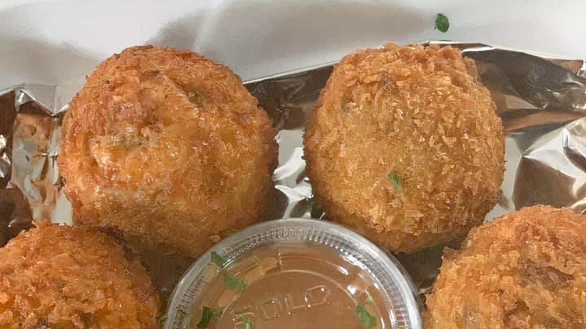 Pee-Wee's Crab Cakes on the Go of Texas by null