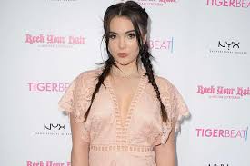 Mckayla maroney with her signature move jpg x Mckayla maroney