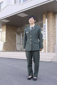 女性自衛官|【耀き活躍する ＃女性自衛官✨】 今回は ＃中部方面特科隊 所属 ＃女性隊員 の  #趣味（特技）をご紹介😊 地元 ＃愛媛県 出身で、＃任務 は砲手❗️ＦＨ７０（大砲）を操作し、射撃のための弾薬運搬や装填などを担当します❗️彼女の  ...