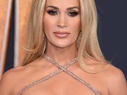 Carrie underwood dazzles silver sequin gown husband mike fisher cma awards jpg x Carrie underwood sex