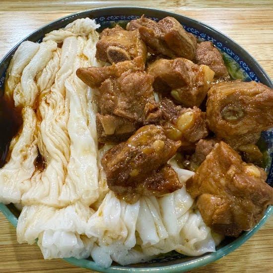 Lee’s Kitchen Noodle & Rice U Dub by null