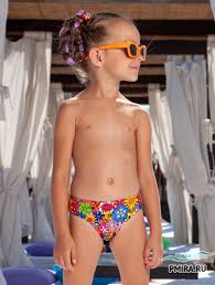 девочки в плавках