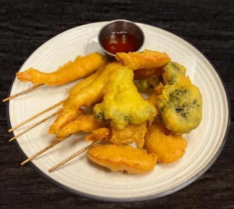 Makin Thai & Sushi by null