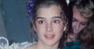 14才  ヌード|Amazon | 中山美穂 15歳 セクシー切り抜き 1985年 | アイドル・芸能人グッズ 通販