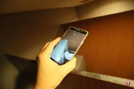 小学女厕偷拍|用户@92432384193c0】男子戴假发混进女厕所偷拍 ，被发现后疯狂逃窜，半路扔裙子和上衣_粉丝数412443_作品数21863-资讯视频-免费在线观看-爱奇艺