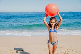 little girl bikini|Freepik