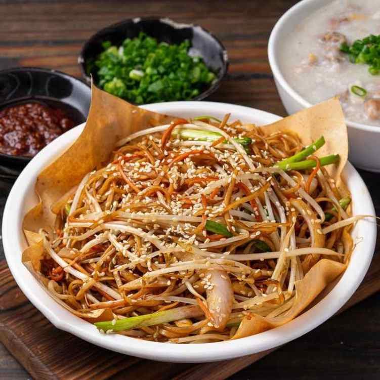 M Kee by null