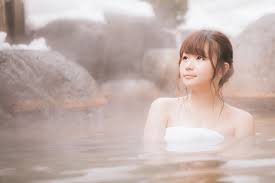 露天風呂　美女　入浴|写真）浜辺美波、露天風呂でリラックス！ 『アリバイ崩し』恒例の入浴シーンがパワーアップ - エンタメ - ニュース ｜クランクイン！