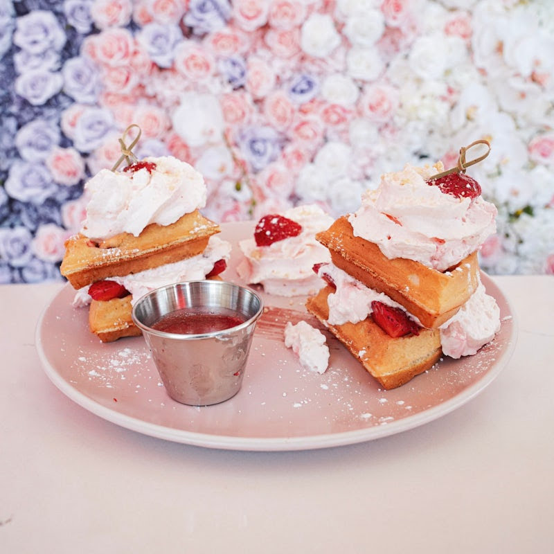 Café Lola by null