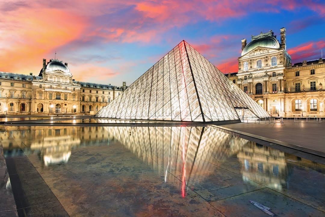 Louvre Pyramid by null