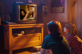 сестра голая спящая ласки|Оно приходит за тобой (фильм, 2014) - отзывы и рецензии