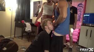 Sex party entre beaux etalons muscles jpg x Gay college party