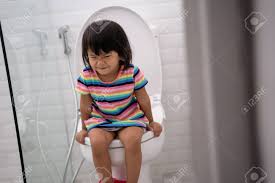 pooping little girl |