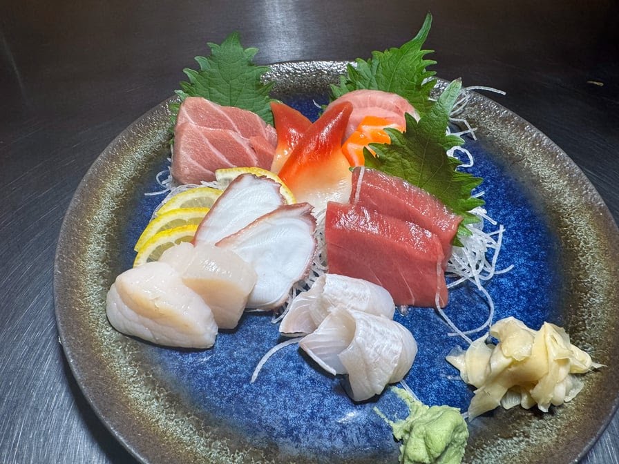 Yamazaru Sushi & Sake by null