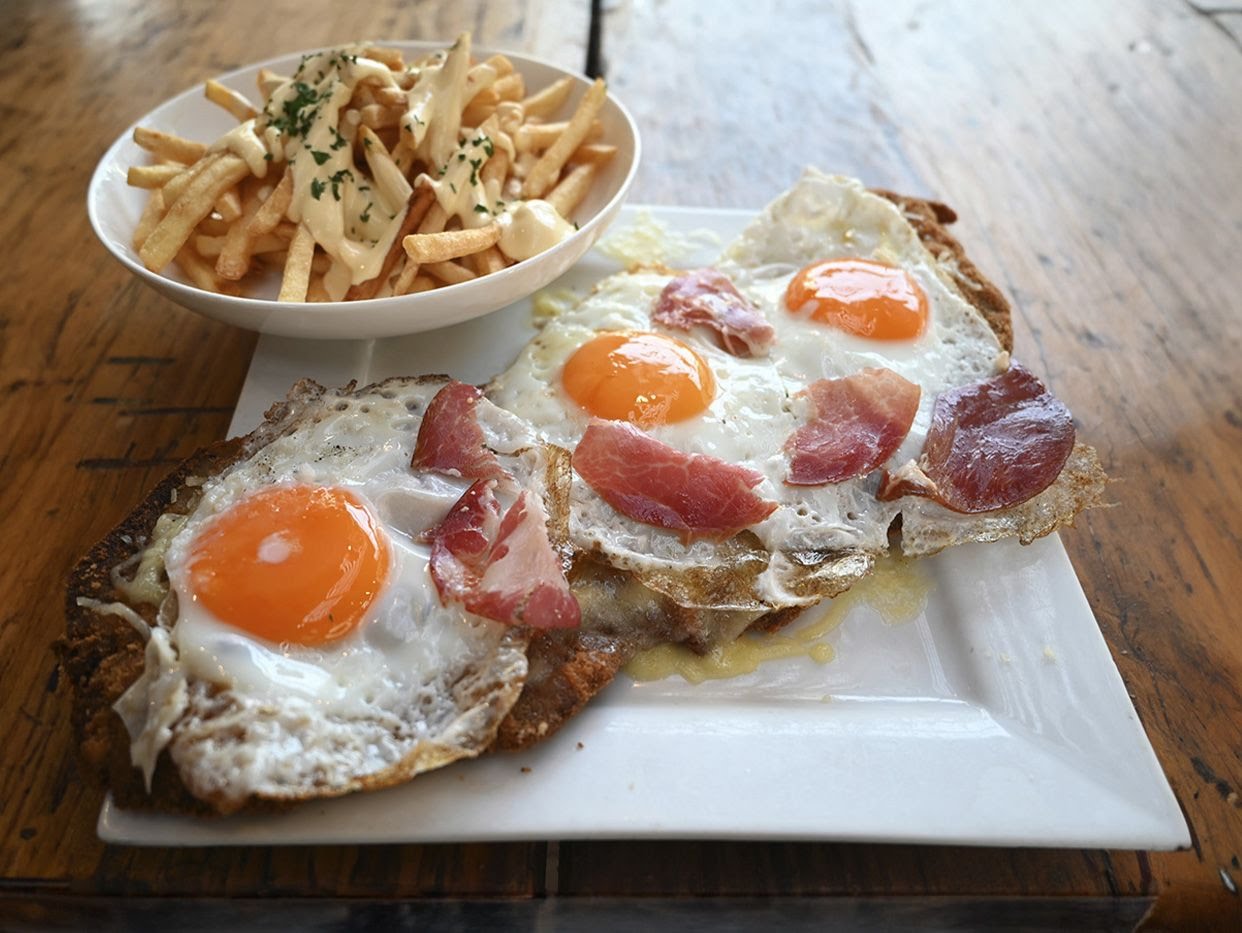 Rustic resto bar by null