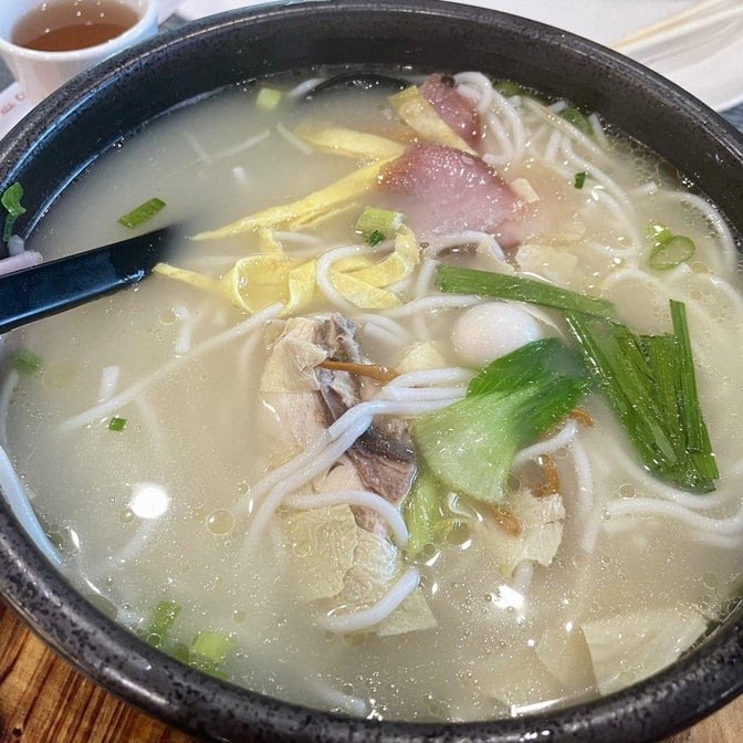 Yunnan Restaurant 云南过桥园 by null