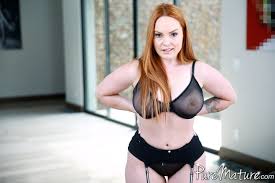 Easaatbwx ex hqai jpg x Summer hart