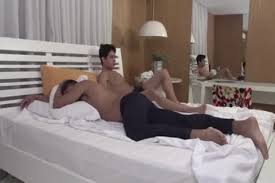 Un beau rebeu hetero se fait sucer par un mec les yeux bandes jpg x Hetero se fait