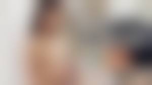 貧乳 おっぱい|彼女のように彼女を愛し、何も変えたくない小さなおっぱいを持つ幸せな女の子。貧乳の問題、手術をするかどうか。の写真素材・画像素材 Image  166828516