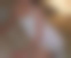 妻の下着姿　画像|ベッドの上でランジェリーで魅惑的な妻に触れる男性の写真素材・画像素材 Image 192509026