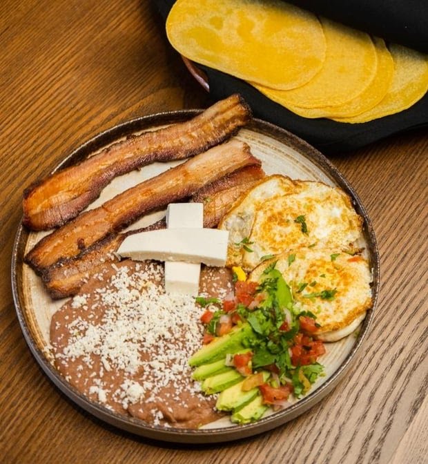 Más Chingón Cantina by null