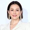 米倉涼子 怒る「格付け」三流・便所スリッパ「履き心地ワルッ ...