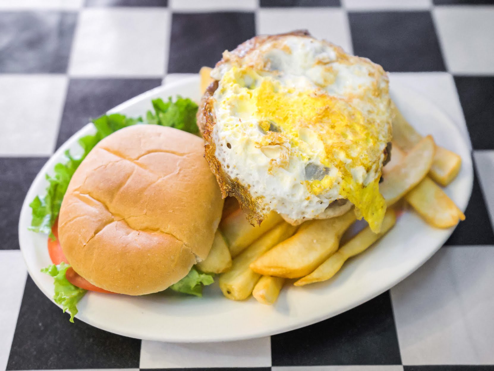 Paul's Da Burger Joint by null