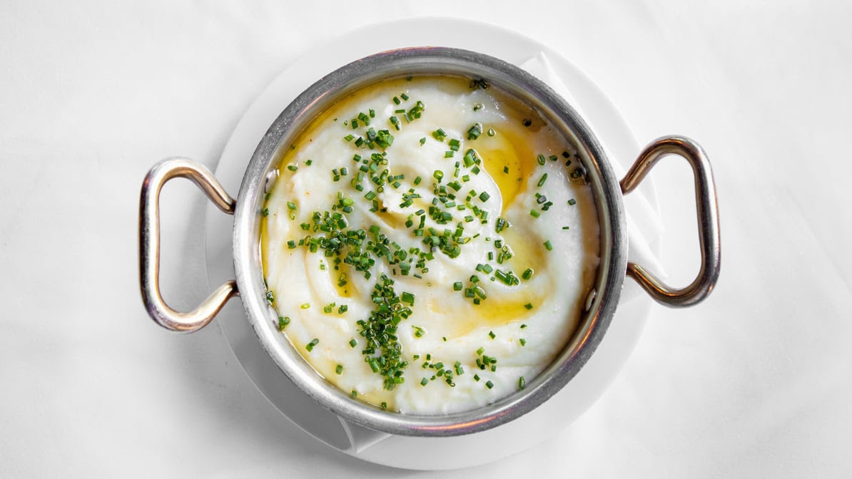 Eight Bar at Maple & Ash by null