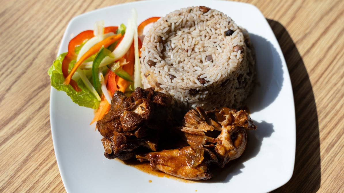 SHANAS CARIBBEAN CAFE by null