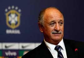 Felipão troca Ronaldinho Gaúcho por Kaká e agrada a cartolagem do Circo